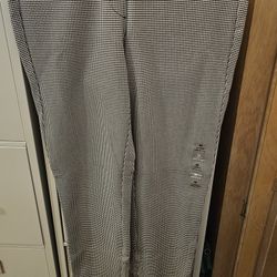 New taged womens stretch pants, black & White. Beautiful, GREAT PRICE!!