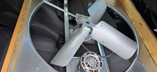 Master Flow 30" Ceiling Shutter And Fan MAKE OFFER