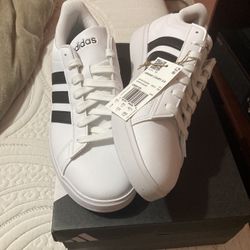 New Adidas men’s shoes Size 9