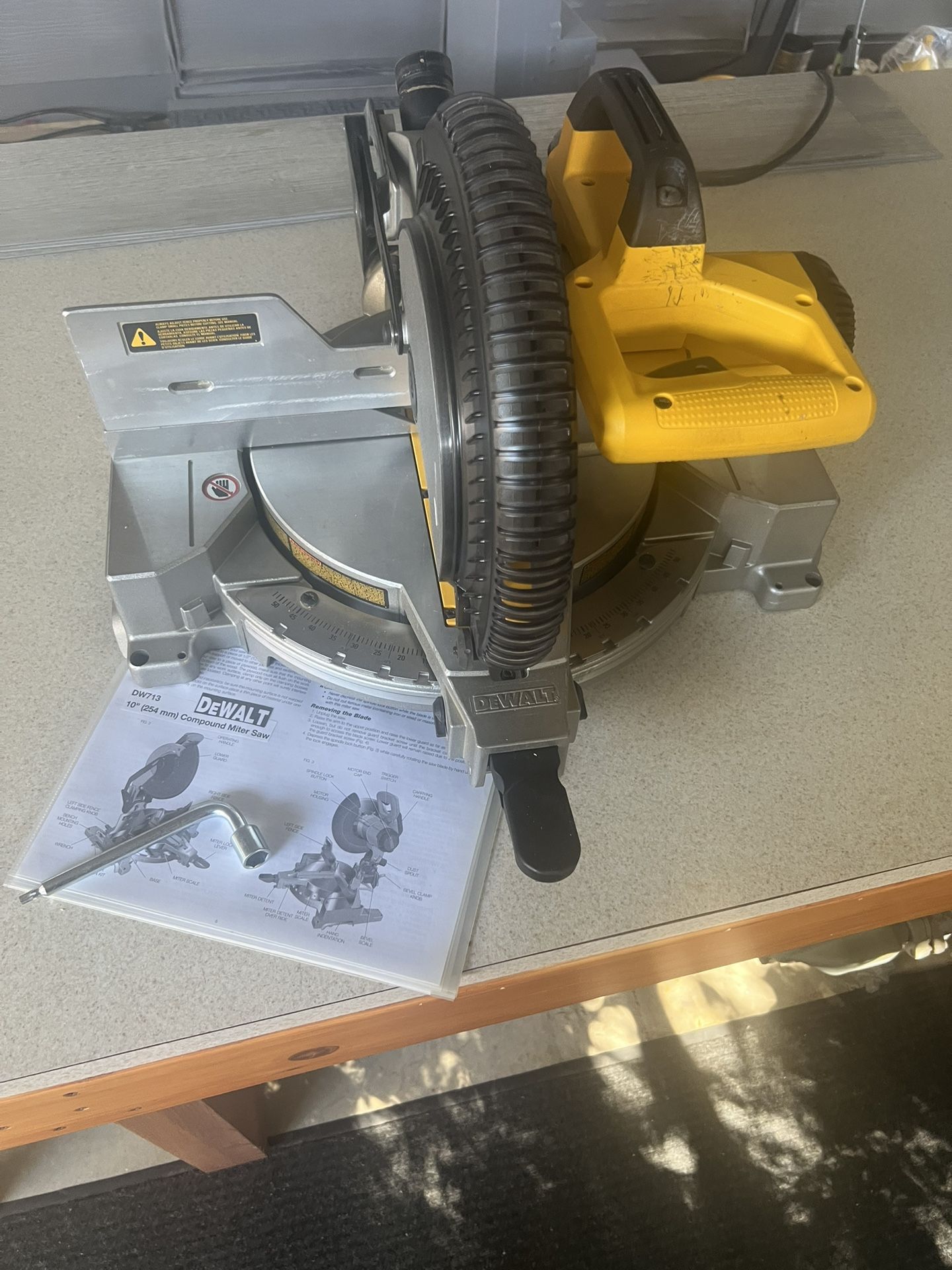 DeWalt DW 713 10” Miter Saw