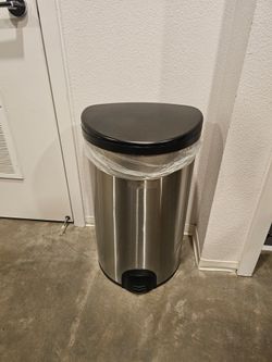 Battery powered trash can