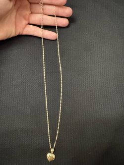 ✨10K Italian Gold Heart Necklace – Brand New – Elegant & Timeless✨