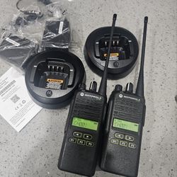 Lot of 2 MOTOROLA CP185 UHF 4W 16CH Two Way Radios 

