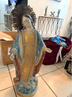 VIRGIN MARY STATUE
