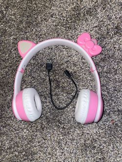 Hello kitty light up Bluetooth headphones