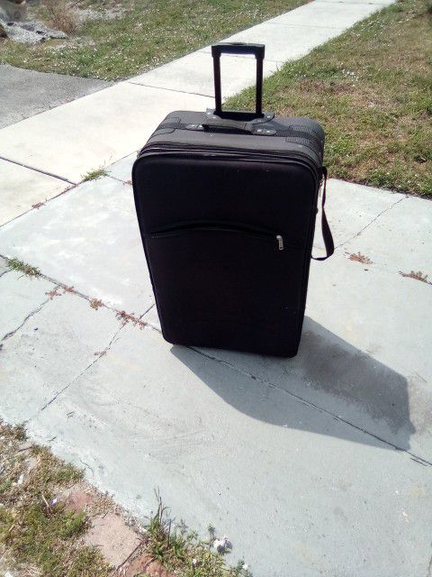Suitcase Large 3 Ft By 2 Ft Paid 160 Sac 60