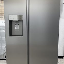 NEW Refrigerator w/WATER+ICE