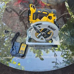 Dewalt Circular Saw  Cordleess Use In Perfect Condition 