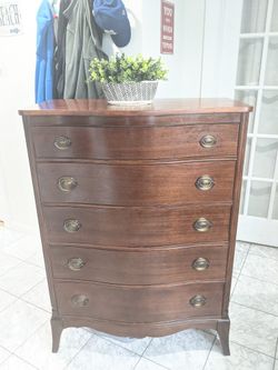 Beautiful Antique Mahogany Dresser bureau chest of 5 dovetailed drawers. Tall Boy. Excellent condition. Reverea for Sale in Revere, MA - OfferUp Beautiful Antique Mahogany Dresser bureau chest of 5 dovetailed drawers. Tall Boy. Excellent condition. Reverea for Sale in Revere, MA - OfferUp