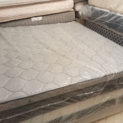New King Pillowtop Mattress And Box Spring 
