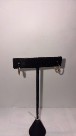 32-0000-42 10KYG SMALL LION HOOP EARRINGS
