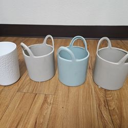 4 Ceramic Pots. Size 5"