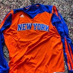 NEW YORK KNICKS BASKETBALL JERSEY SWEATSHIRT