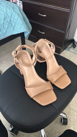 Beige heel