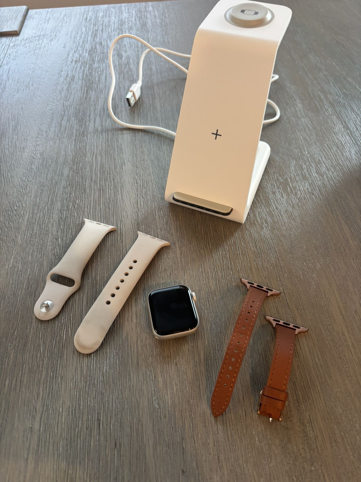 Apple Watch SE (2nd Gen) with Two Bands and Charging Dock