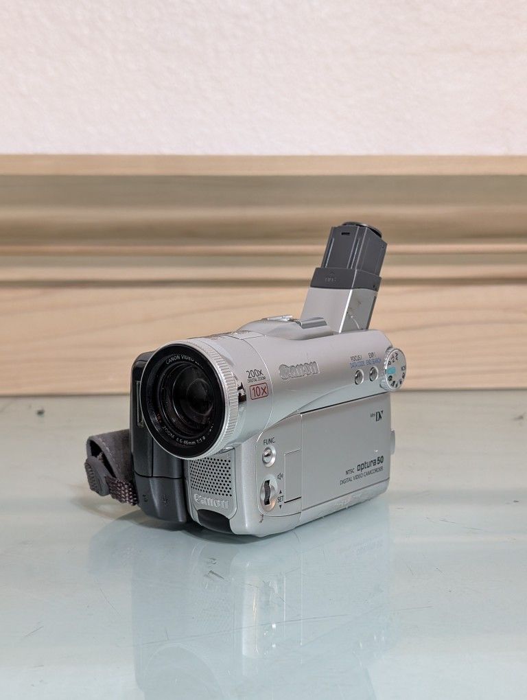 Camcorder - Cassette and SD Card
