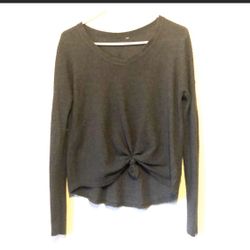 Gray knitted long sleeve shirt