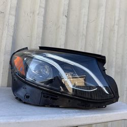 2017 2018 2019 2020 Mercedes Benz e class E300 E400 Headlight headlamp LED SEDAN Right passenger side RH OEM USED *BROKEN LENS AND TABS