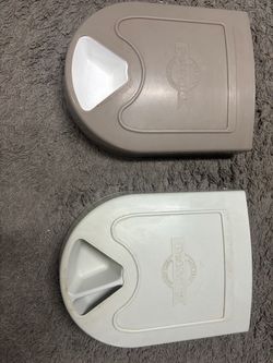 2 used automatic dog/cat feeders