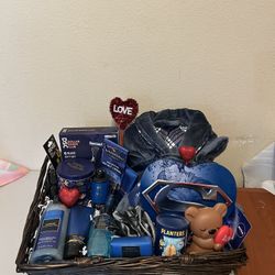 Men’s Valentine Basket With Tommy Bahama Robe 