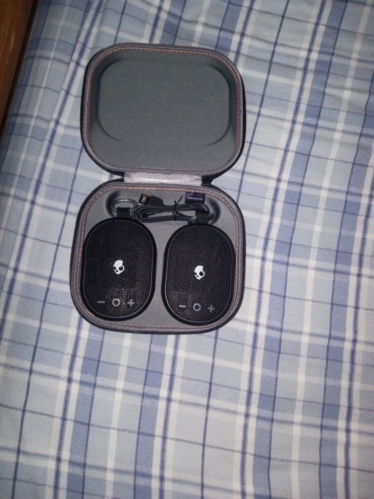 2 Skullcandy Kilo Wireless Bluetooth Speakers