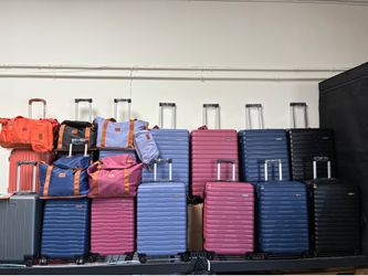 New Luggage sets ‼️prices in the description ⬇️ 👇