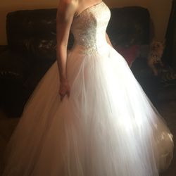 Oleg Cassini Size 2 Wedding Dress