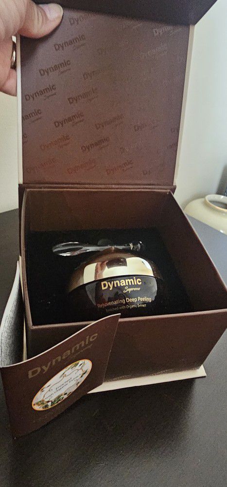 New DYNAMICS Rejuvenating Deep Peeling Enriched With Organic Extracts