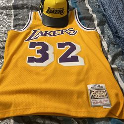 Magic Johnson Basketball Throwback Jersey And Lakers Hat 