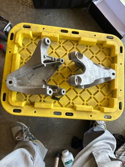 Coyote engine mounts