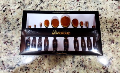 Oval makeup brush set with box