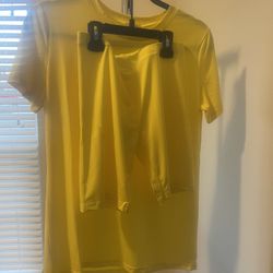 💛 Two-Piece Yellow Spandex Short Set – New With Tags