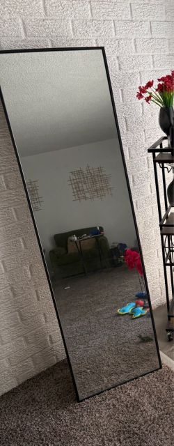 Standing mirror black