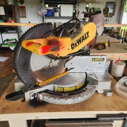 Dewalt double Bevel 12 Inch compound Mitersaw  Cash only