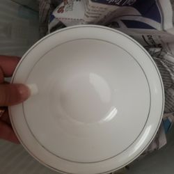 aer of 4 players saucers bowls 