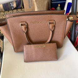 MK Purse In Excellent Condition With Wallet 