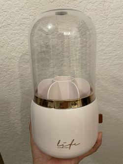 Rotating Makeup Brush Storage