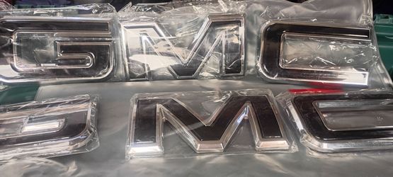 GMC Grill & tailgate emblem