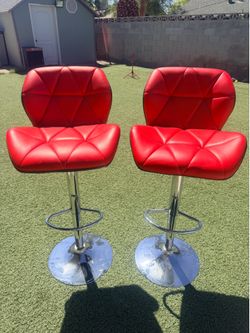 Adjustable height hydraulic bar stools
