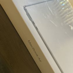 MacBook Air 13.6 Inches 