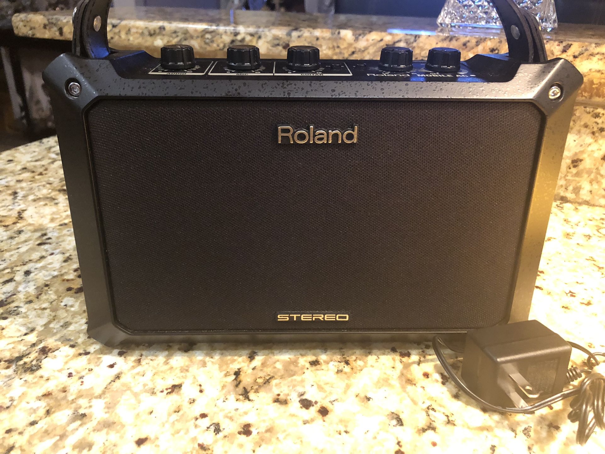 Roland MOBILE-AC Portable Battery Powered Acoustic Guitar Amplifier