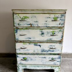 Vintage Coastal 4-Door Dresser
