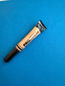 L.A girl concealer • shade:natural