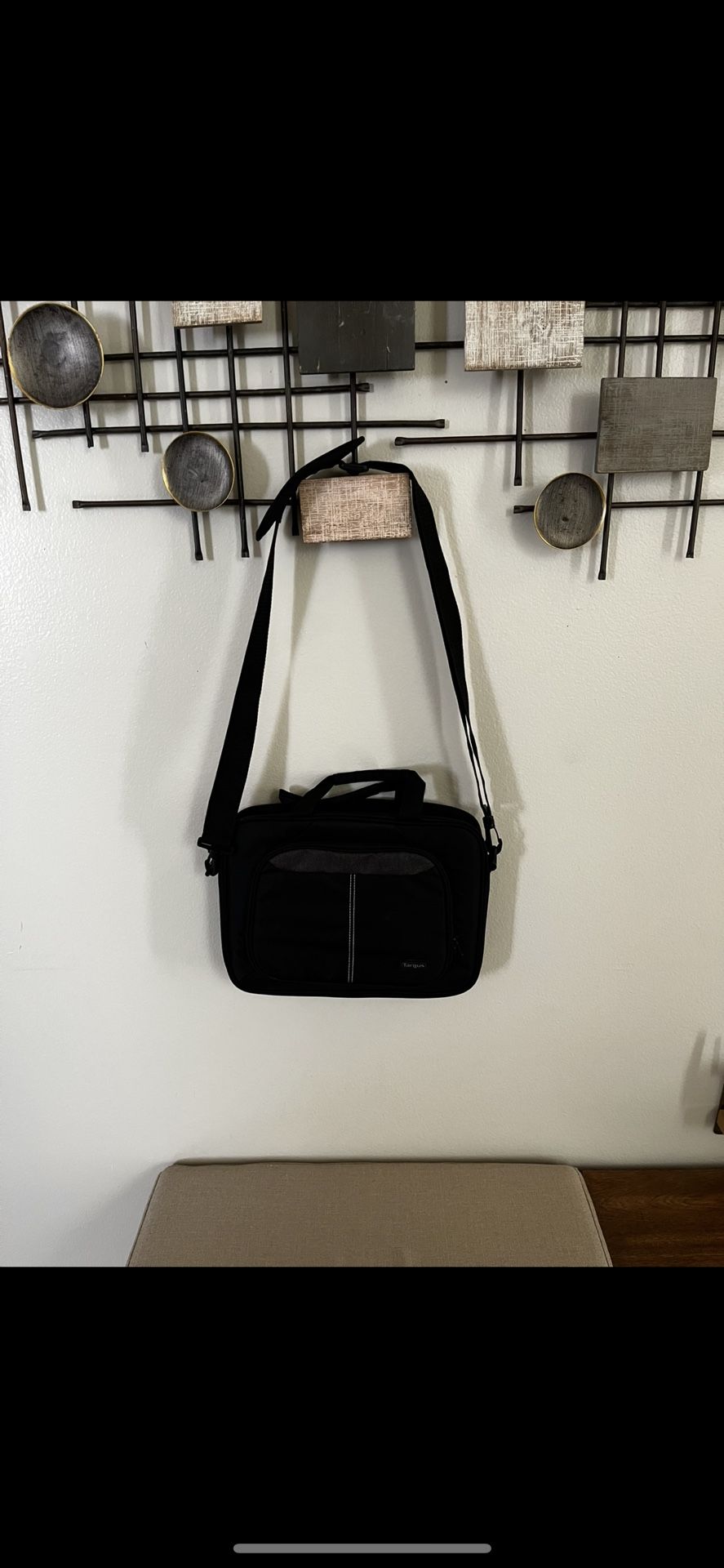 New Targus Notebook Carry Case 12.1 Sleeve Whit Strap
