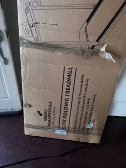 Folding treadmill