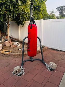 Everlast boxing bag + stand