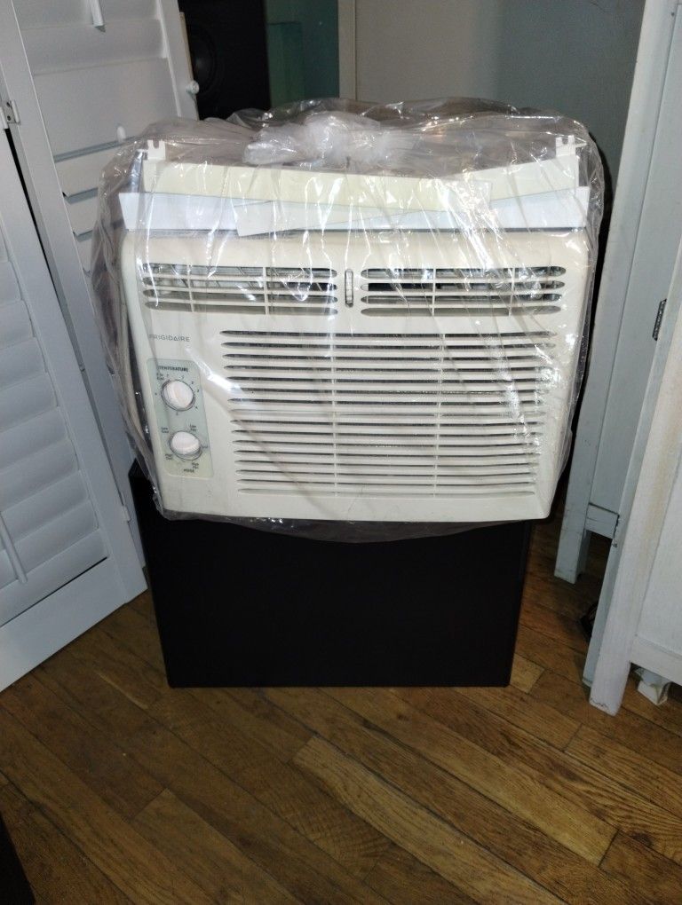 FRIGIDAIRE AIR CONDITIONER