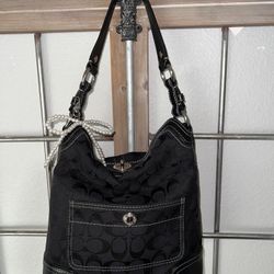 Vintage Coach With Turn Lock 