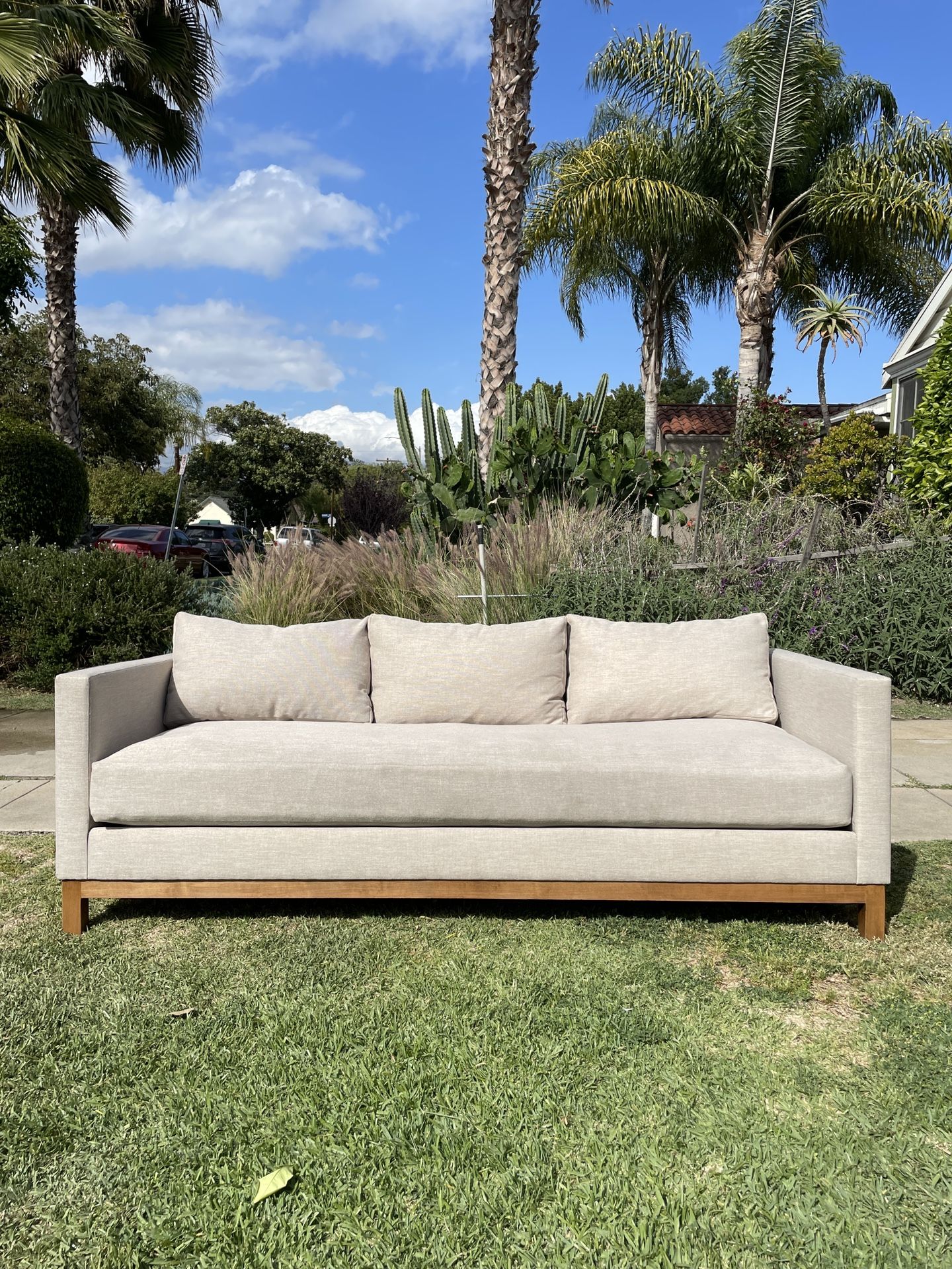 Dorothy Couch From Dekor FREE DELIVERY