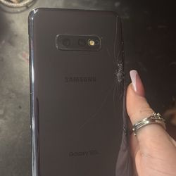 black samsung galaxy s10e